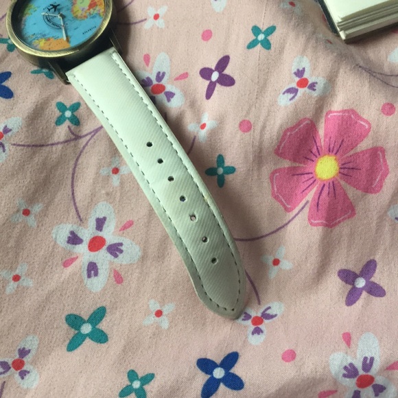 Adorable mini world watch - Picture 2 of 3